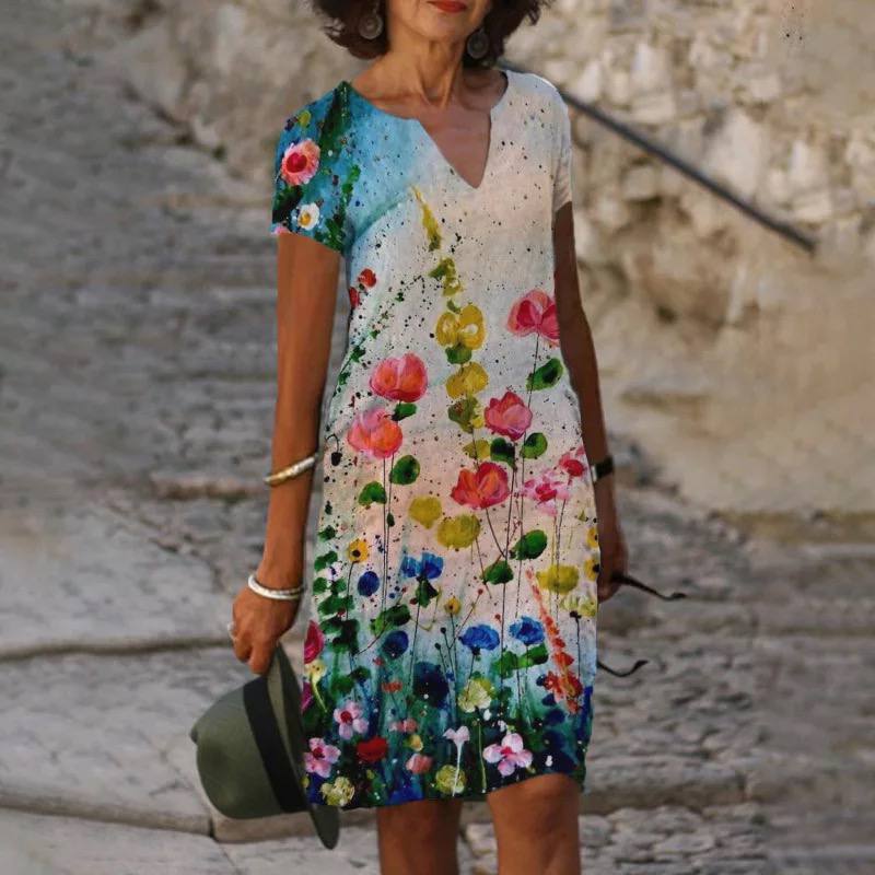 Stilren blommig damklänning, flowy maxiklänning för en avslappnad sommarstil eller elegant festlook.