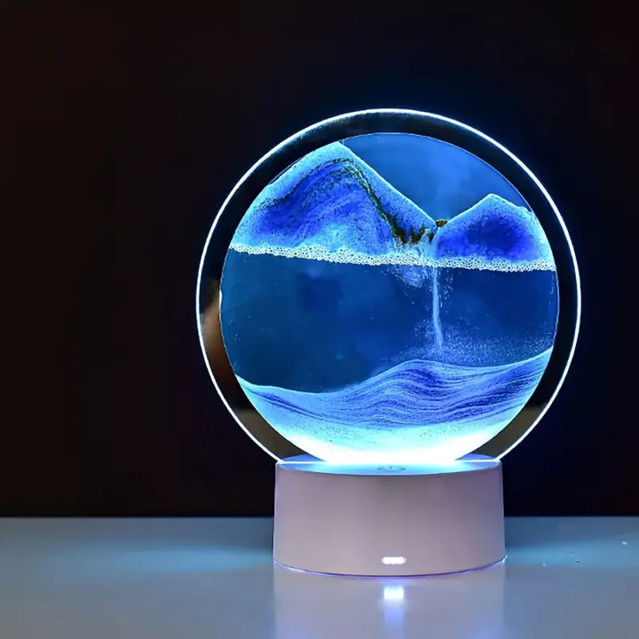 Elegant bordslampa med 3D sandanimation i cylinderglas, ger unik stämningsbelysning för hemmet.
