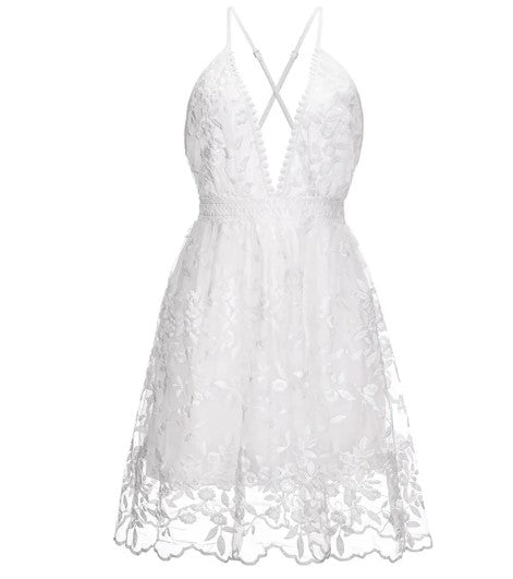 Vacker kvinnors bröllopsgästklänning, elegant och broderad. Knälång cocktailklänning för sommarfest.