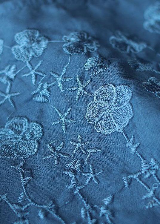 Sommarblus med elegant broderi, lös passform och o-hals, en mångsidig vardagsblus för dam.