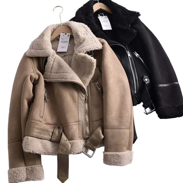Elegant brun dam vinterjacka med unik design, varm & modern. Perfekt ytterplagg för kvinnor, höst- & vintermode.
