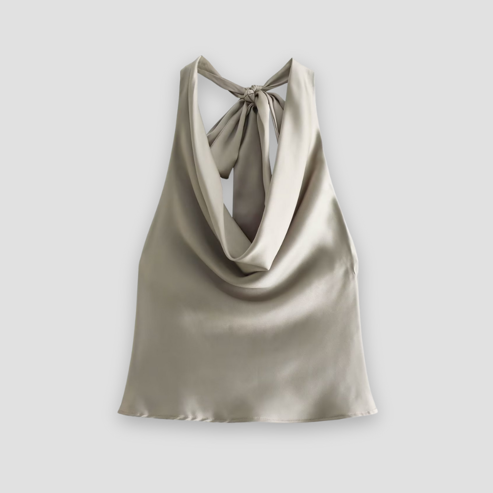 Beige halternecktopp för kvinnor, visar den draperade stilen och eleganta designen