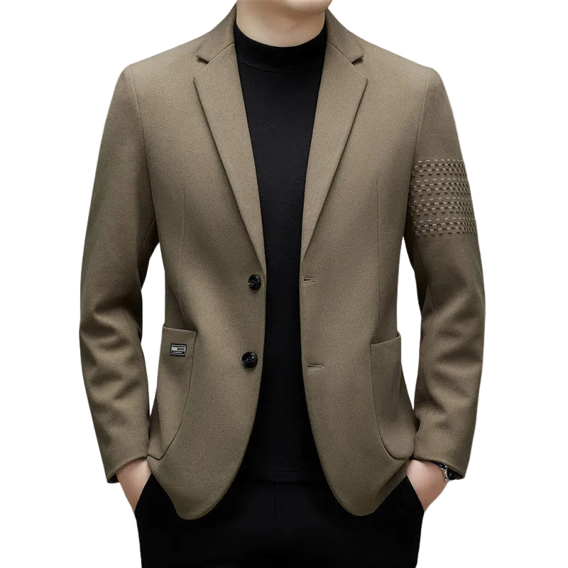 Elegant brun slim fit herrjacka, tidlös design perfekt för höst och vinter. Stilfull kavaj för business & casual.