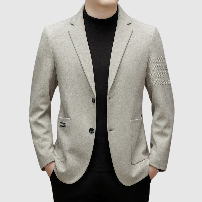 Stilfull slim fit herrjacka i svart eller beige, mångsidig för både business och casual herrmode.