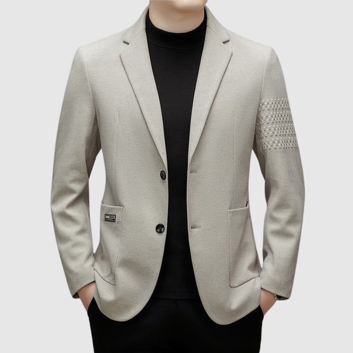 Stilfull slim fit herrjacka i svart eller beige, mångsidig för både business och casual herrmode.