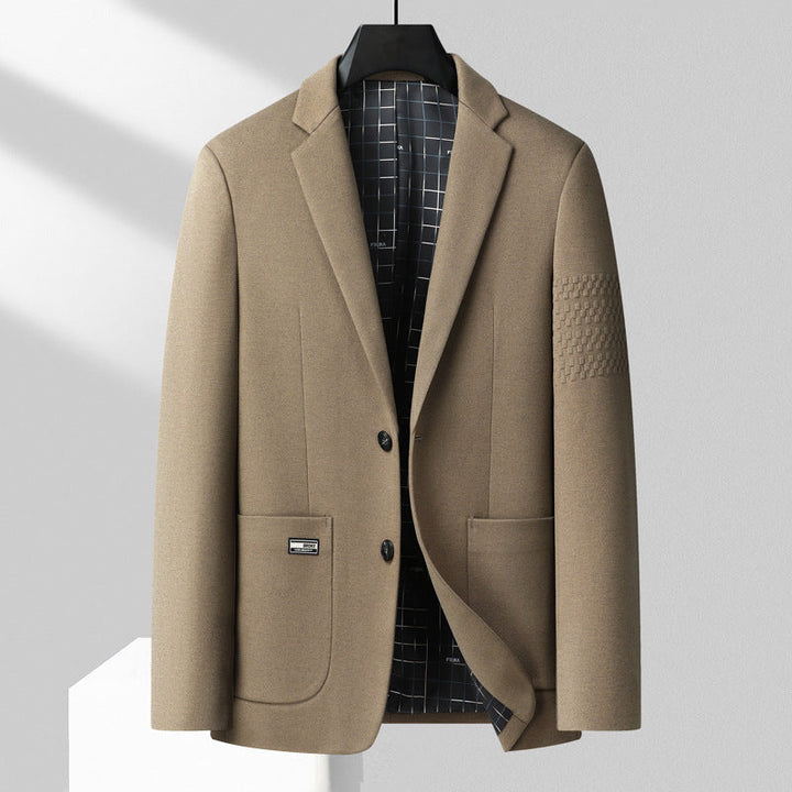 Herrjacka med slim fit design, klassisk och tidlös. Finns i brun, svart, beige. Perfekt för business & fritid.