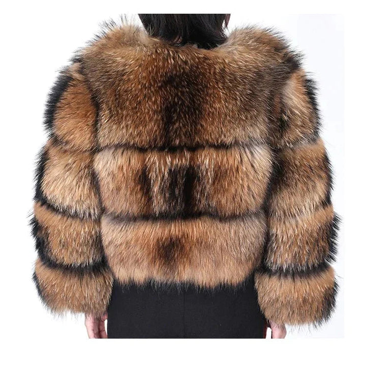 Kvinnors bekväma, lyxiga vinterjacka i brun färg. Elegant och varm kappa för chic stil. Perfekt ytterplagg.