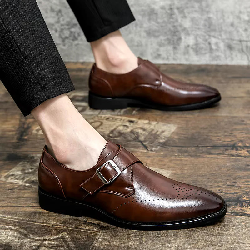 Glänsande svarta munkbandsskor i läder, ultimata klassiska festskor för en elegant look.