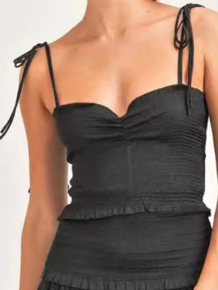 Chic dam kjolset för sommaren. Komplett cami-set med söt hjärtformad urringning & flödande volangkjol.
