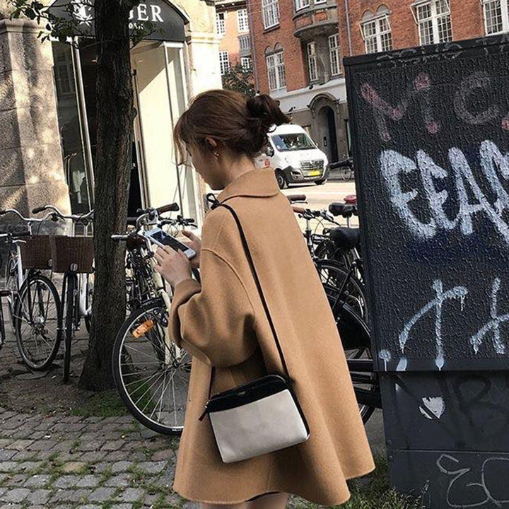 Chic höstkappa för kvinnor, idealisk för kontorsstil och vardagsbruk. Elegant damjacka, klassiskt ytterplagg.
