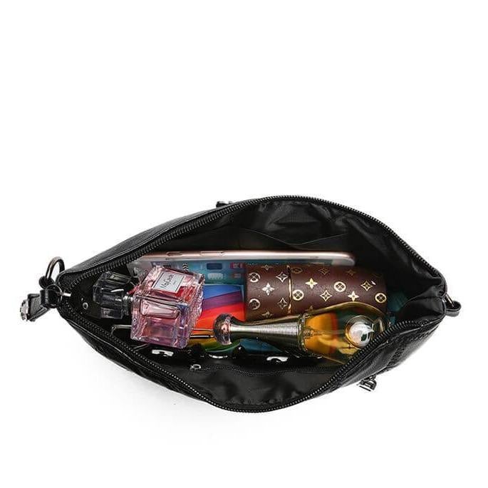 Chic modeaccessoar: kvinnors eleganta crossbody clutch i slitstarkt PU-läder. En trendig axelväska.