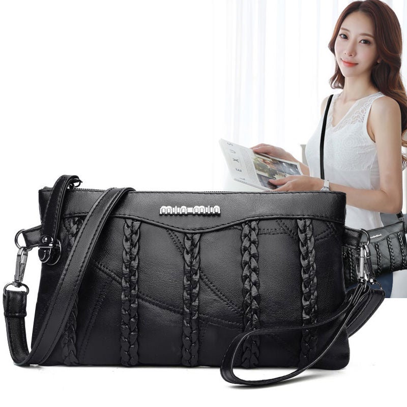 Kompakt och elegant clutchväska för kvinnor. Bär den som crossbody eller axelväska för stil.