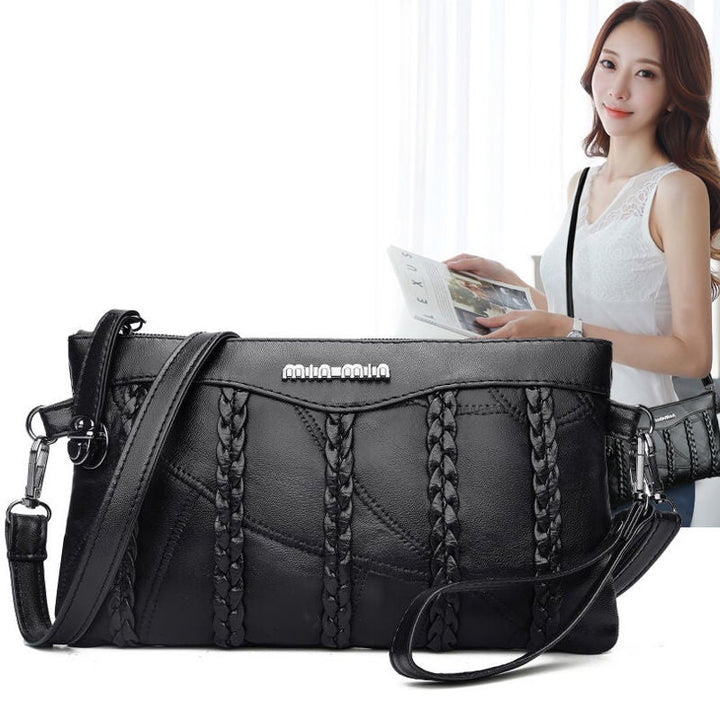 Kompakt och elegant clutchväska för kvinnor. Bär den som crossbody eller axelväska för stil.
