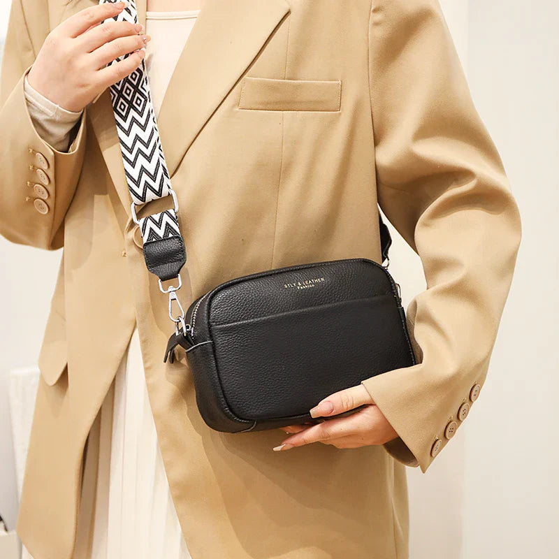 Chic crossbody-väska i PU-läder med ett smidigt fack, praktisk och modeinriktad.