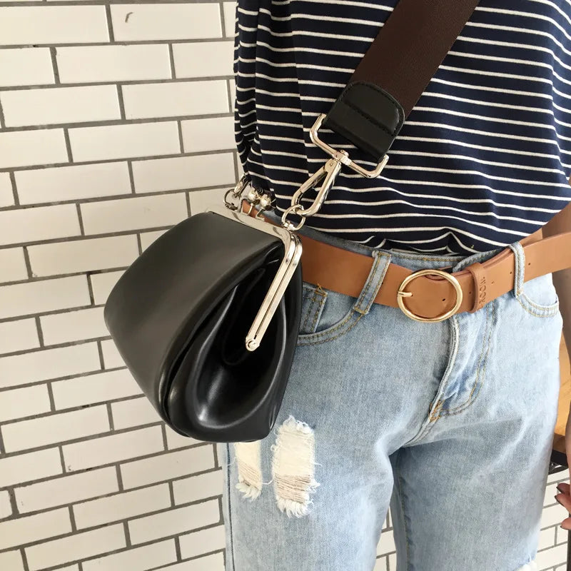 Stilren PU-läder damväska, crossbody-modell, med elegant läpplås. En minimalistisk handväska.