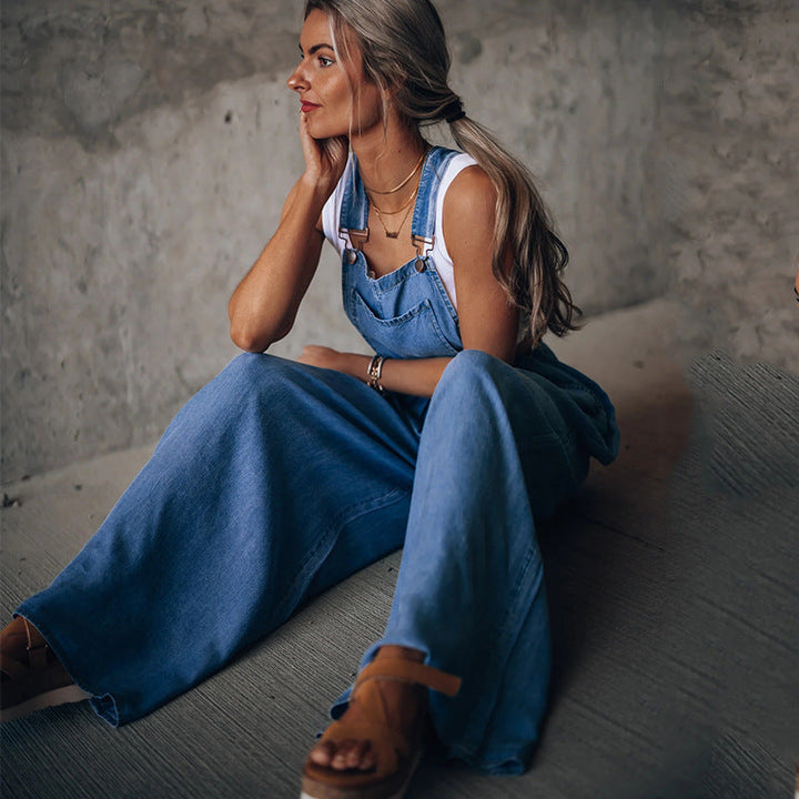 Mångsidig elegant byxdress i denim för kvinnor. En bekväm och chic outfit för alla tillfällen.