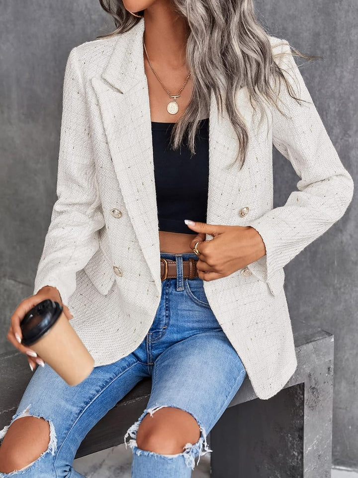 Kvinnokläder: Dubbelknäppt blazer för dam, klassisk och elegant. Perfekt för den moderna kvinnan.