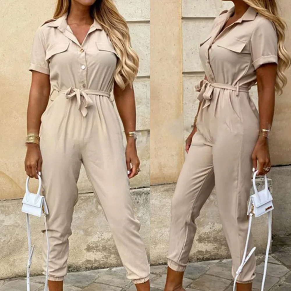 Smickrande svart byxdress för bröllopsgäst, perfekt till cocktailparty.