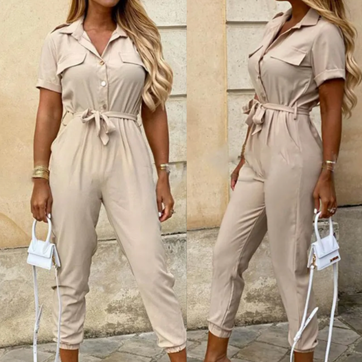 Smickrande svart byxdress för bröllopsgäst, perfekt till cocktailparty.