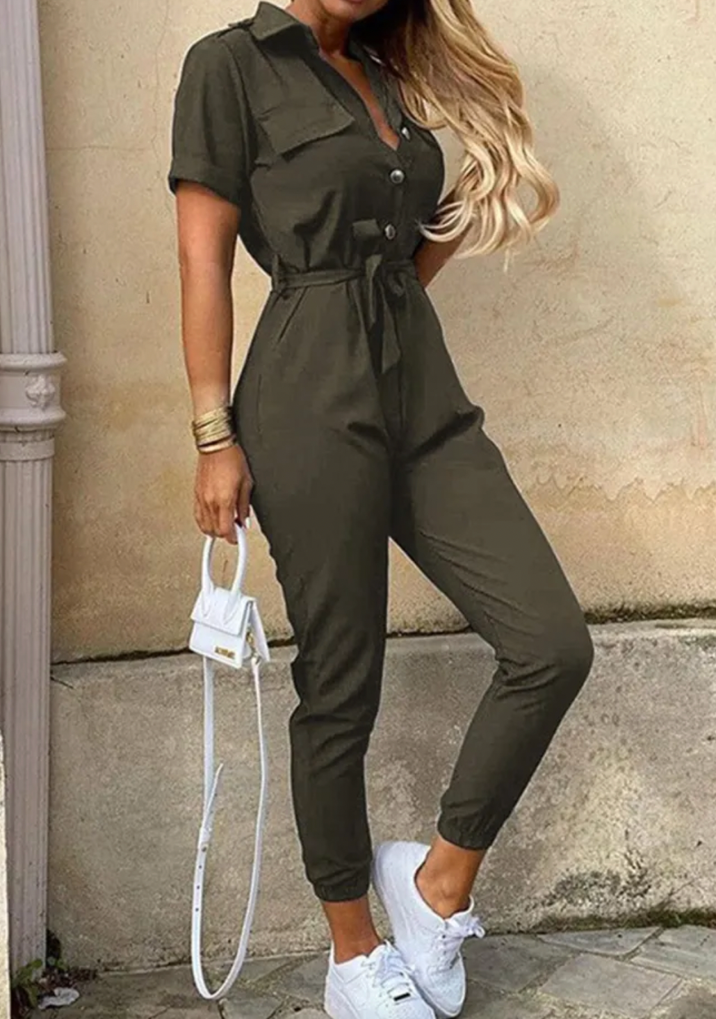 Bekväm & stilren dam jumpsuit, idealisk för eleganta tillfällen.