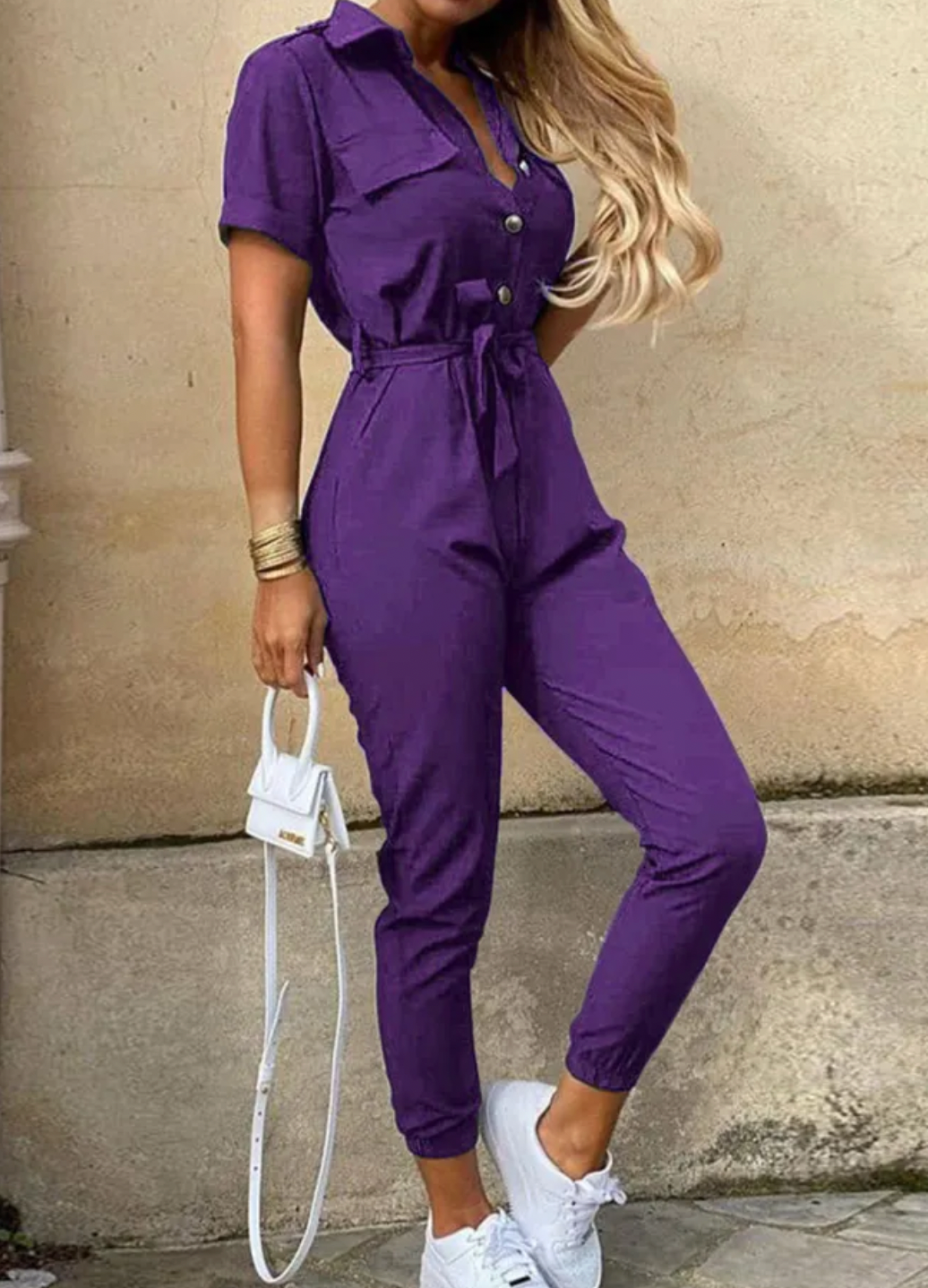 Dam jumpsuit med smickrande silhuett, perfekt för en chic kväll.