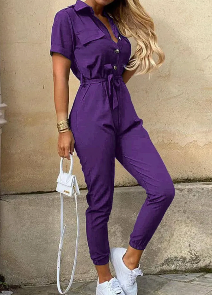 Dam jumpsuit med smickrande silhuett, perfekt för en chic kväll.