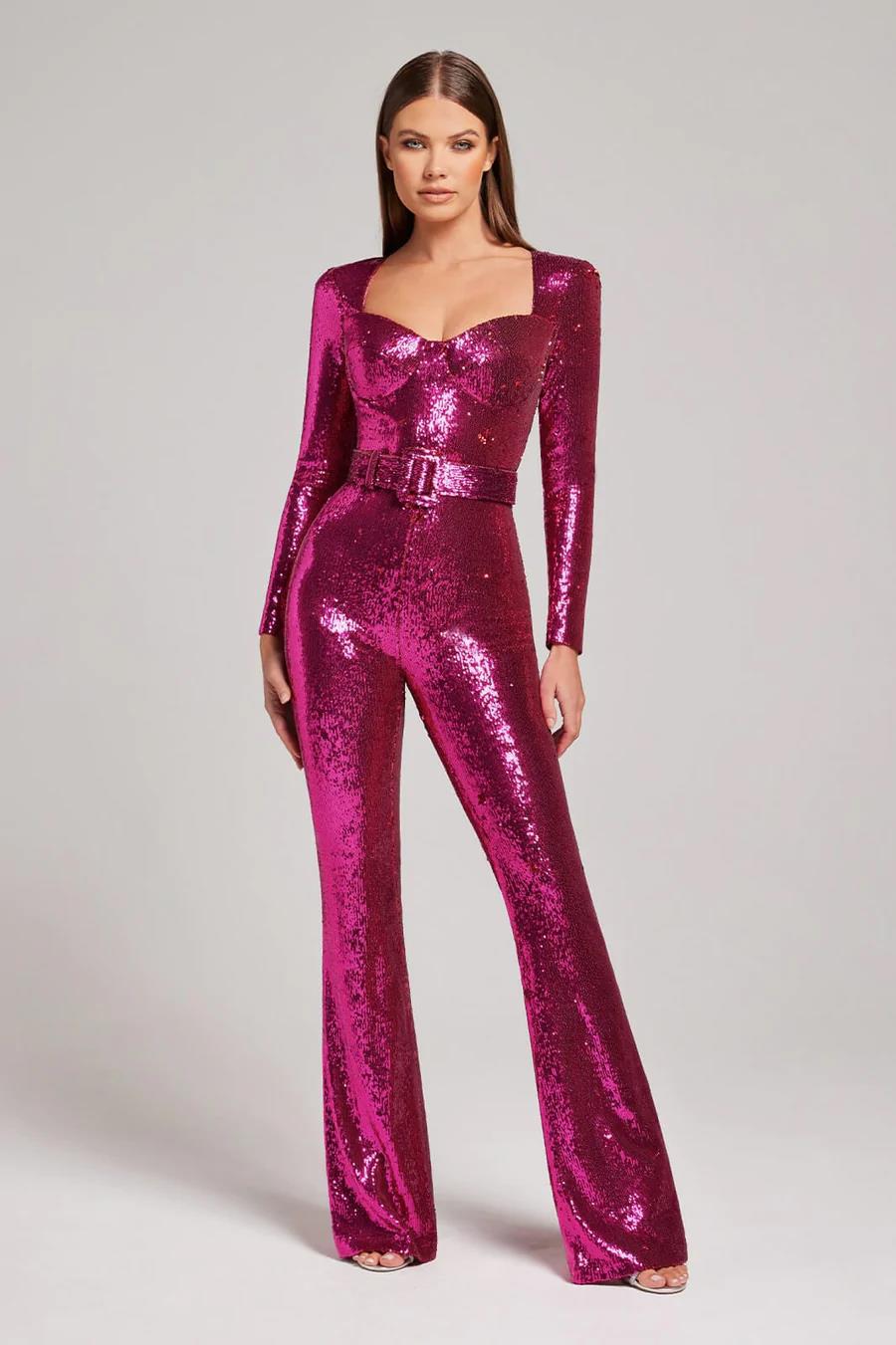 Formell dam jumpsuit i elegant mode, långärmad fest-byxdress för stilrena kvällsoutfits.