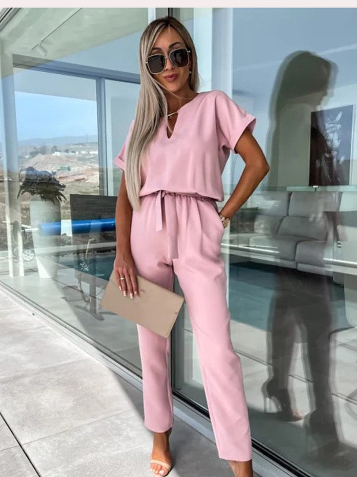 Stilren kaki dam jumpsuit, V-hals & elastisk midja. Mångsidig för festkläder eller vardag.