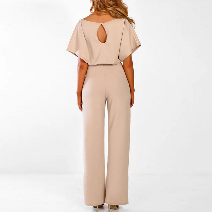 Gul dam jumpsuit med eleganta vida byxor och korta ärmar, perfekt för sommarfest eller vardag.
