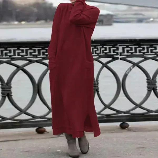Stilren vinter maxiklänning, perfekt som festklänning eller elegant vardagsklänning för damer.
