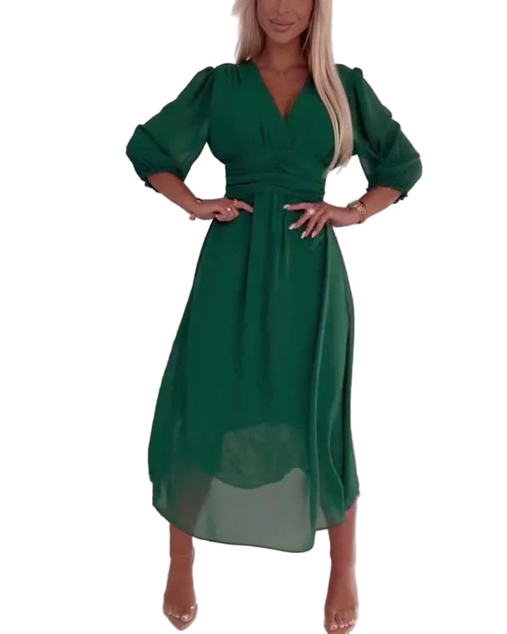 Elegant dam midiklänning i chiffon med V-hals och armbågslånga ärmar. Idealisk sommar- & vårklänning.
