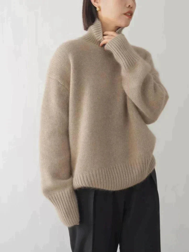 Lyxig Dam Rollkragenpullover som kombinerar elegant mode med överlägsen värme. Perfekt för att hålla sig stilfull och varm.