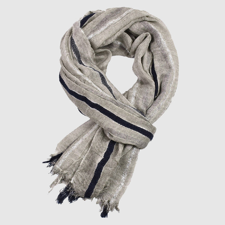 Modern randig dam halsduk med skimrande guldtrådar. En elegant accessoar för vårmode och höstmode.