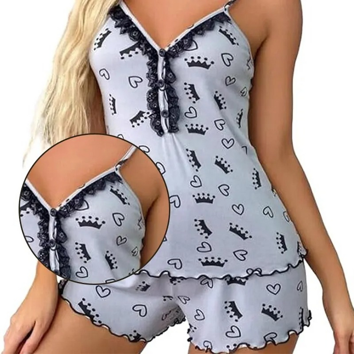 Grått sovkläderset för dam, bekvämt v-ringat nattlinne och shorts. Perfekt pyjamas för sommar.