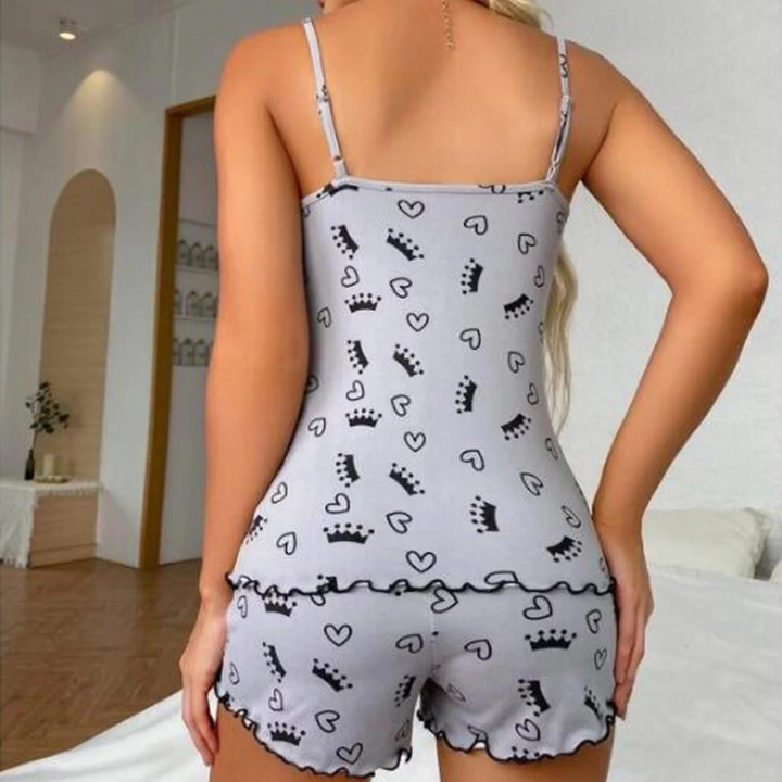 Elegant dam pyjamas set med djup V-ringning och matchande shorts. Avslappnad, bekväm stil för kvällen.