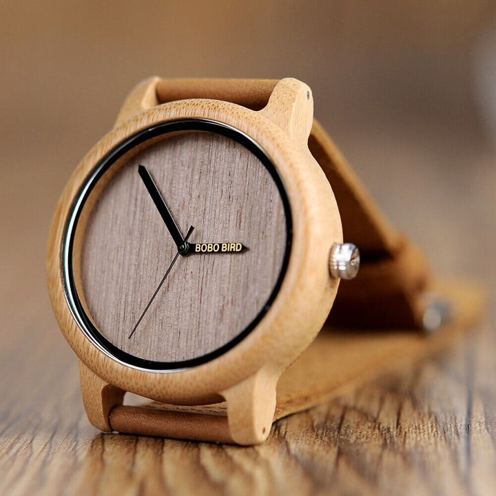 Unik dam träklocka för kvinnor, armbandsur i bambu med äkta läderband. Naturinspirerad design.