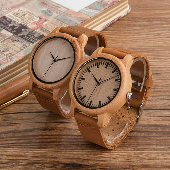 Elegant damklocka av trä, bambu, med stilren design. Lättviktigt armbandsur med läderband.