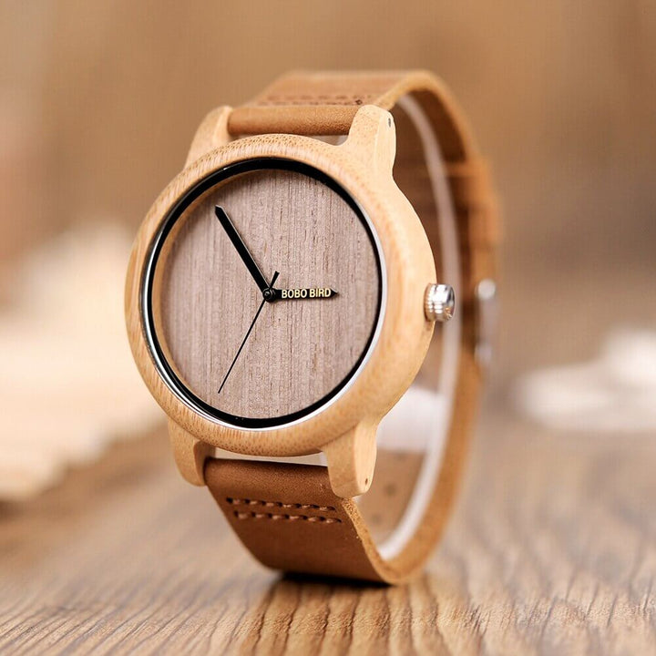 Stilren dam armbandsur i lättviktigt trä, bambu, med justerbart läderband. Komfortabel & elegant.