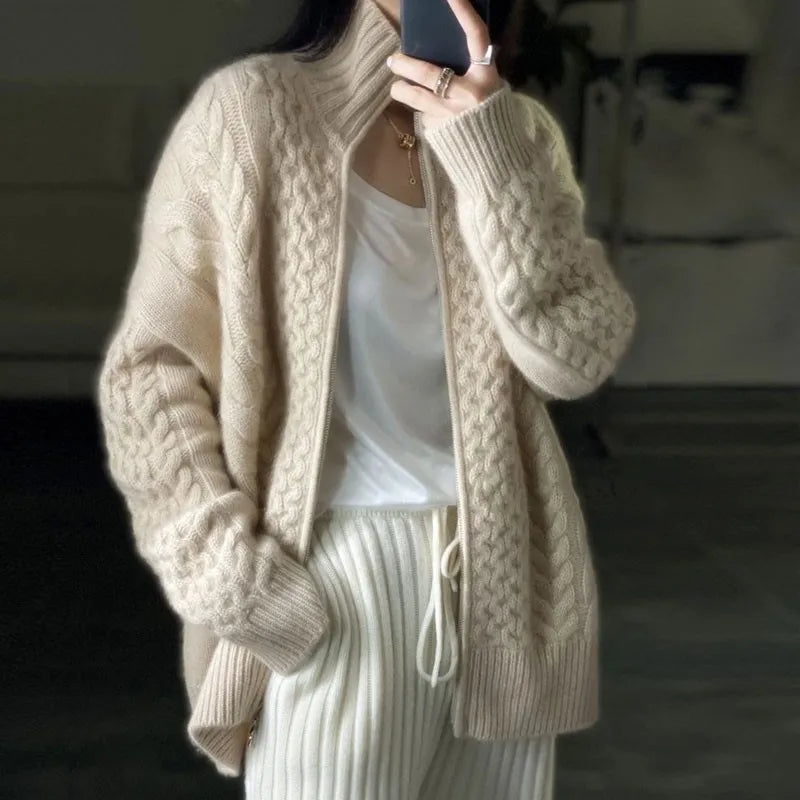 Bekväm stickad turtleneck tröja för dam, idealisk för både vardag och elegantare tillfällen.