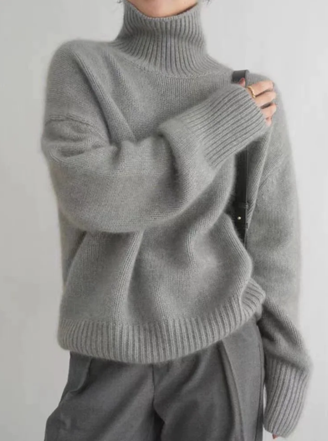 Bekväm stickad dam turtleneck tröja i normal passform. Idealisk för vardagsmode under vintern.