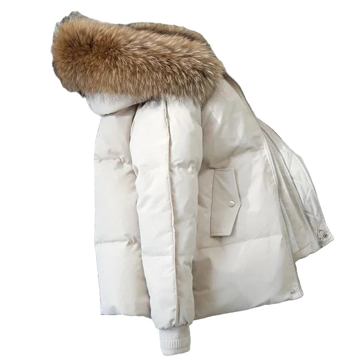 Elegant dam vinterhuva i svart med lyxig fuskpäls. Varm & stilren accessoar för kalla dagar, perfekt utomhus.
