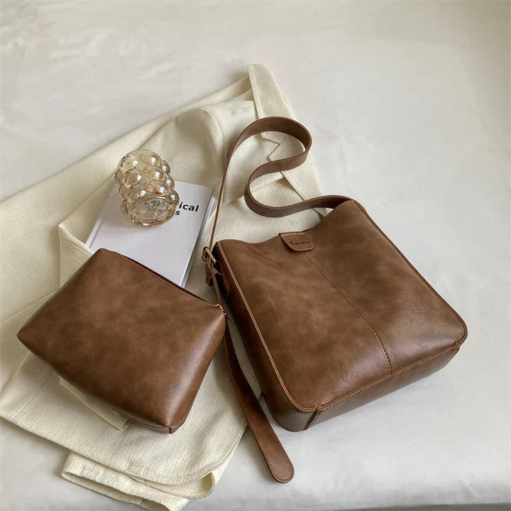 Rymlig axelremsväska i chic vintage-stil för dam. Modern och elegant PU-läderaccessoar för kvinnor.