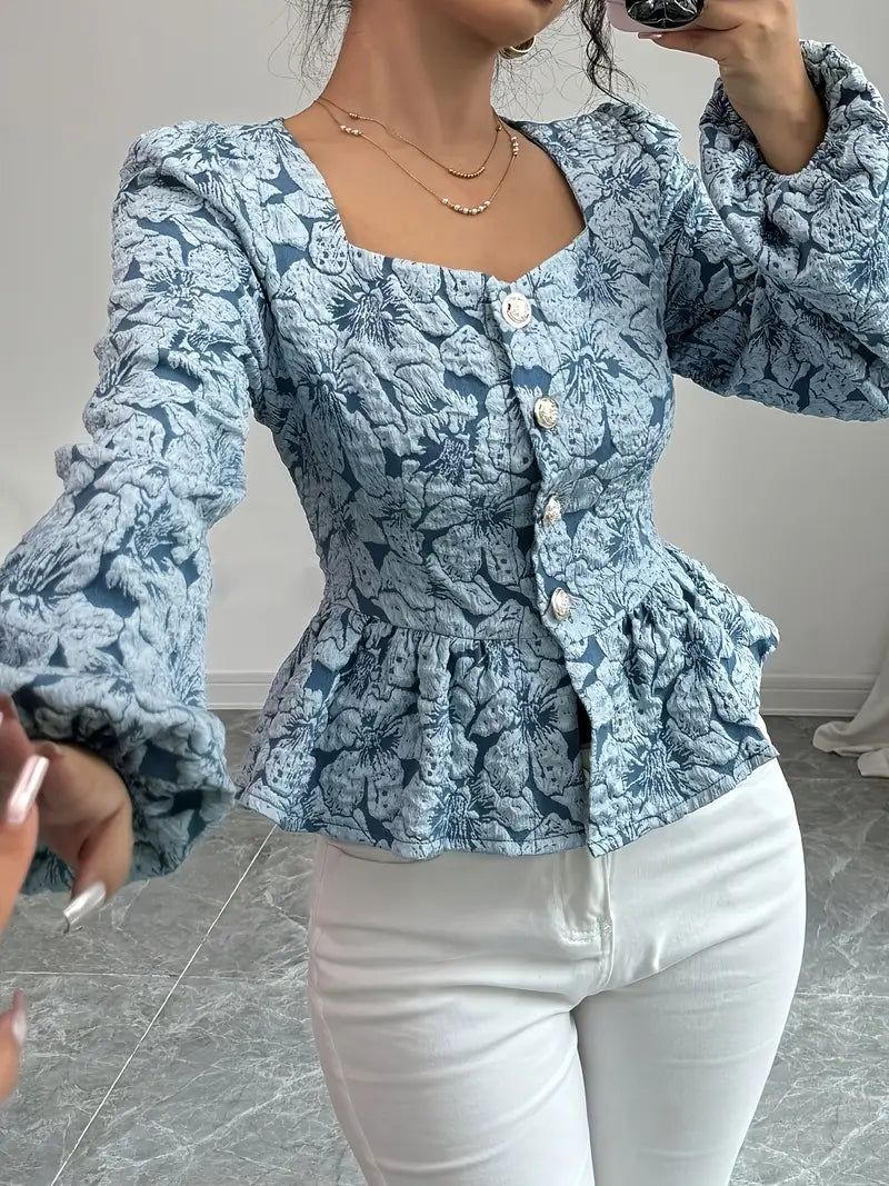 Blommönstrad damblus med puffärmar för en feminin look, idealisk som vardagsblus eller festtopp.