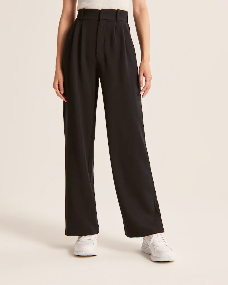 Eleganta dambyxor med vida ben, designade för optimal komfort och feminin stil.