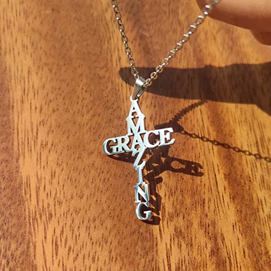 Presenttips: Damhalsband med kors, ett inspirerande smycke för troende.