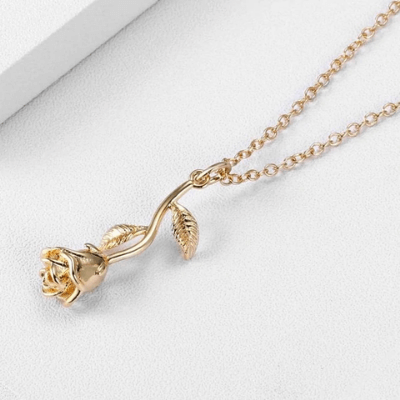 Romantiskt rosenhänge på damhalsband. Guld- och silverpläterad zinklegering för kvinnor.