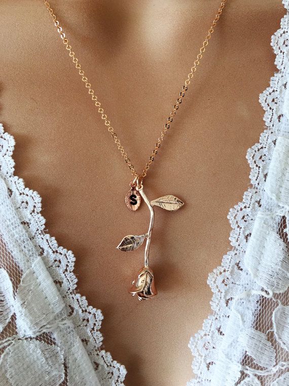 Smycke för damer: Halsband med roshänge i guld & silver. Modeaccessoar av zinklegering.