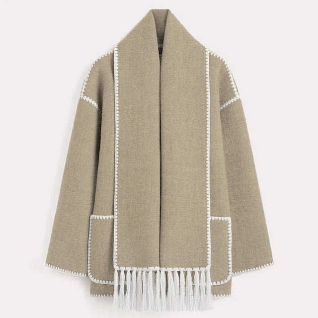 Damjacka i elegant, tidlös skandinavisk design. Ett bekvämt och stilrent ytterplagg som passar för mode.