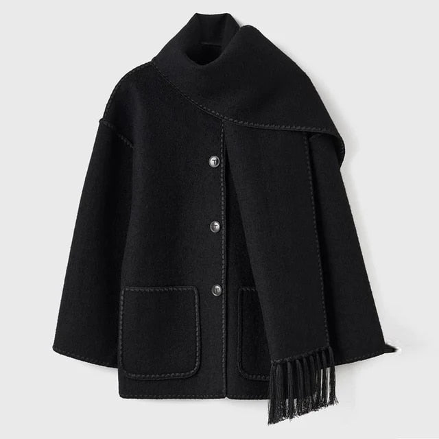 Höstjacka och vårjacka: Elegant damjacka med stilren skandinavisk design, ett bekvämt och tidlöst ytterplagg.