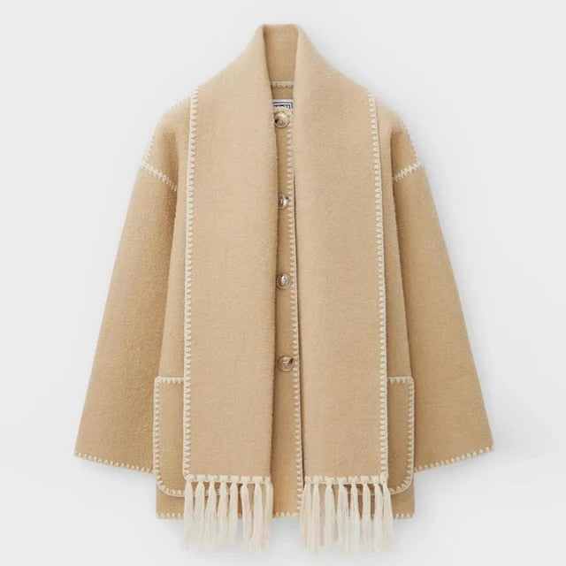 Modern damjacka; ett stilrent och bekvämt ytterplagg. Tidlös skandinavisk design för en elegant look.